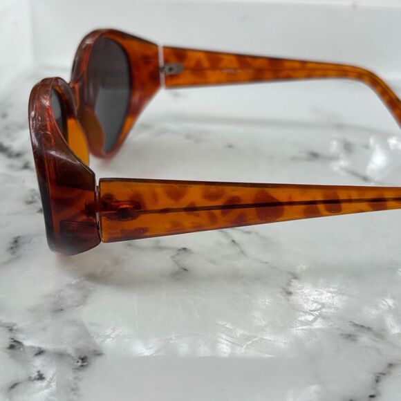 Women's Tortoise Frame Retro Oval Lens Full Rim Sunglasses OS - Picture 5 of 8